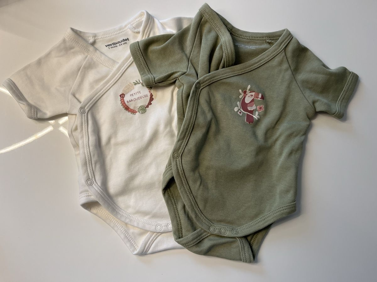 Vertbaudet Lotti & Set di vestiti: 2er Set Kurzarmbodies Gr. 54/ 1 Mt. – Nuovo (secondo la descrizione) da Oberwil BL venduto da FinjaBijou