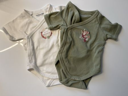 2er Set Kurzarmbodies Gr. 54/ 1 Mt.