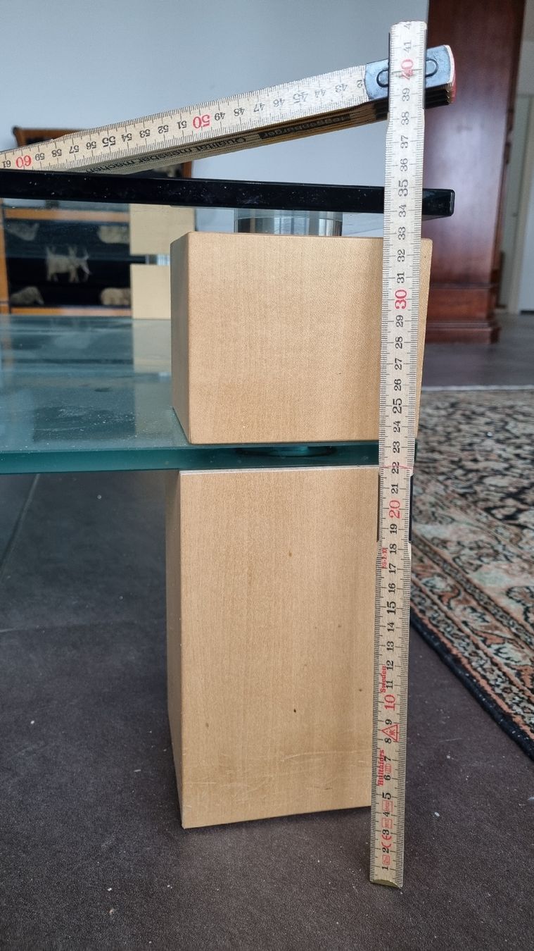 Tavoli: Glastisch mit Holzfüssen – Usato da Frauenfeld venduto da Airi 2