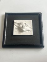 Gerahmte Reliefplastik Gesicht weiss 14x14cm (I10)