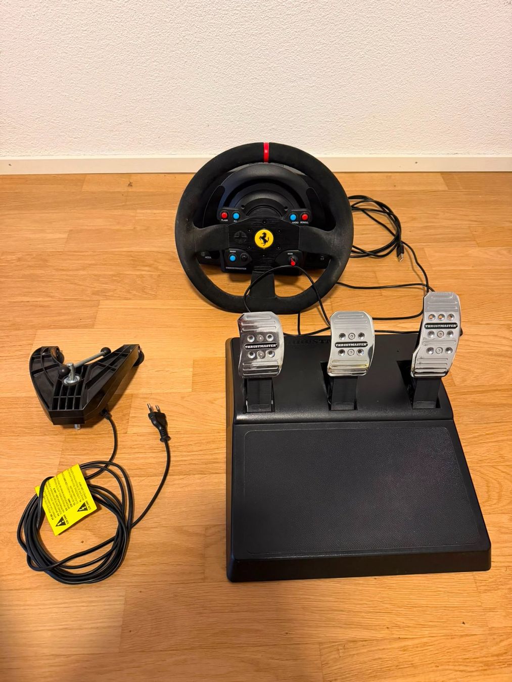 Thrustmaster Controller: Thrustmaster T300 Ferrari Integral RW Alcantara Edition – Usato da glattfelden venduto da liechti21