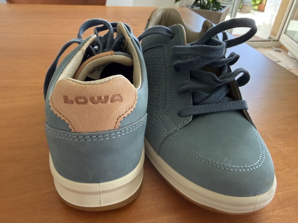 Lowa Chaussures femmes: Lowa hellblaugrau Gr 38 – D'occasion à Zürich par Glila 1
