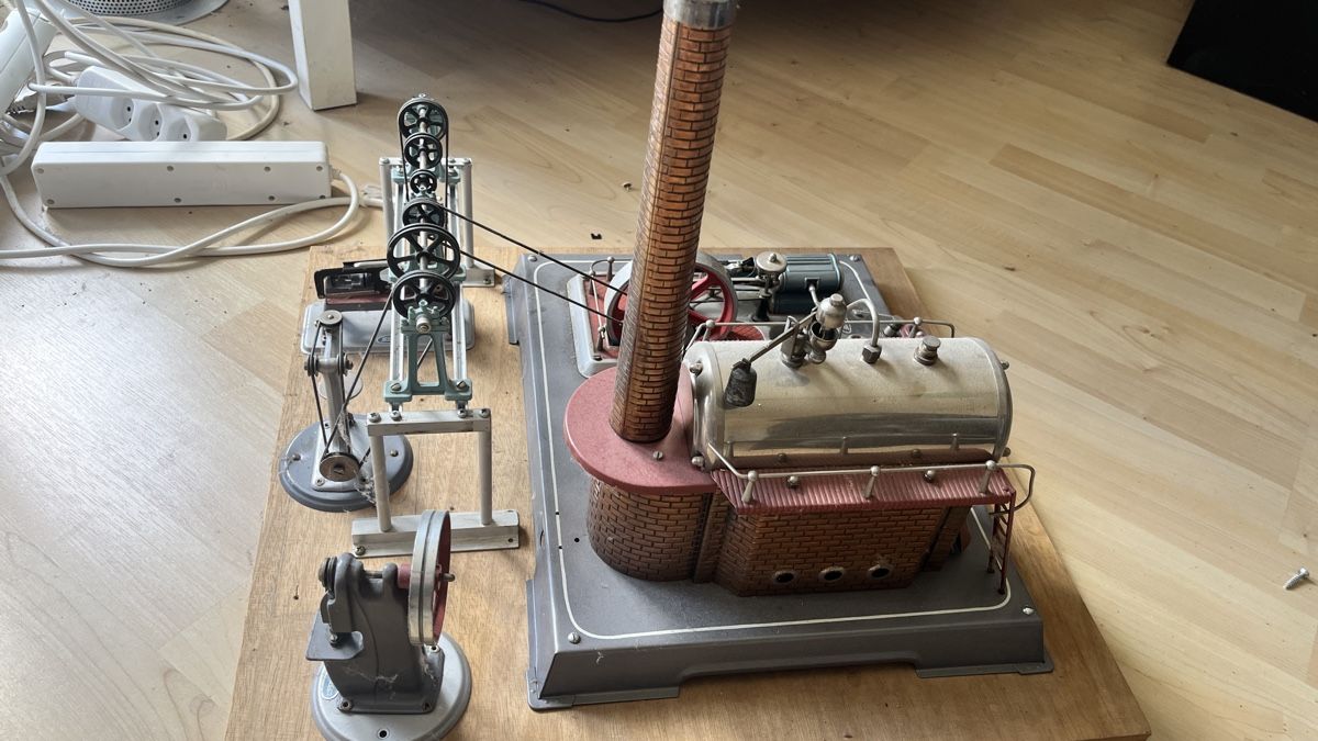 Wilesco Kit di modellismo & Modellini statici: Wilesco Dampfmaschine mit Zubehör – Difettoso da Bibern SO venduto da Alpmann13 2
