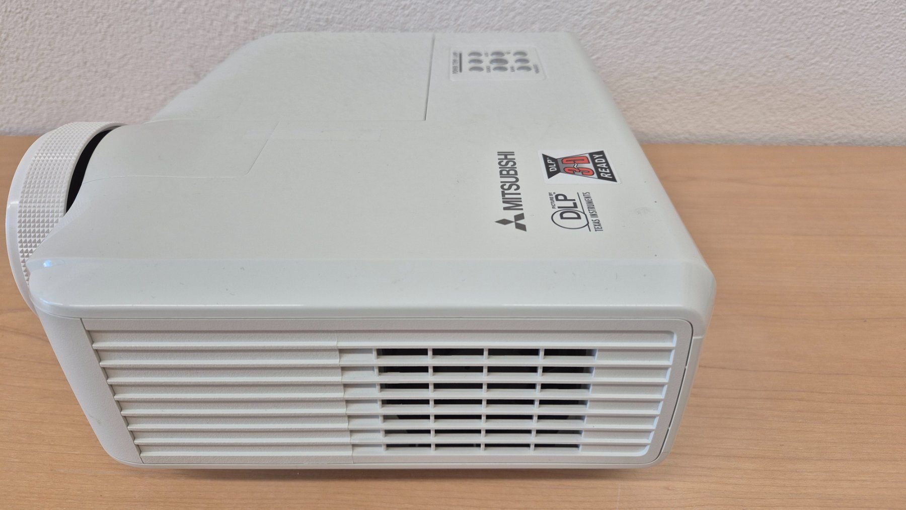 Mitsubishi Proiettori: Beamer Mitsubishi  EW331U-ST – Usato da Elgg venduto da computerbrocki 2