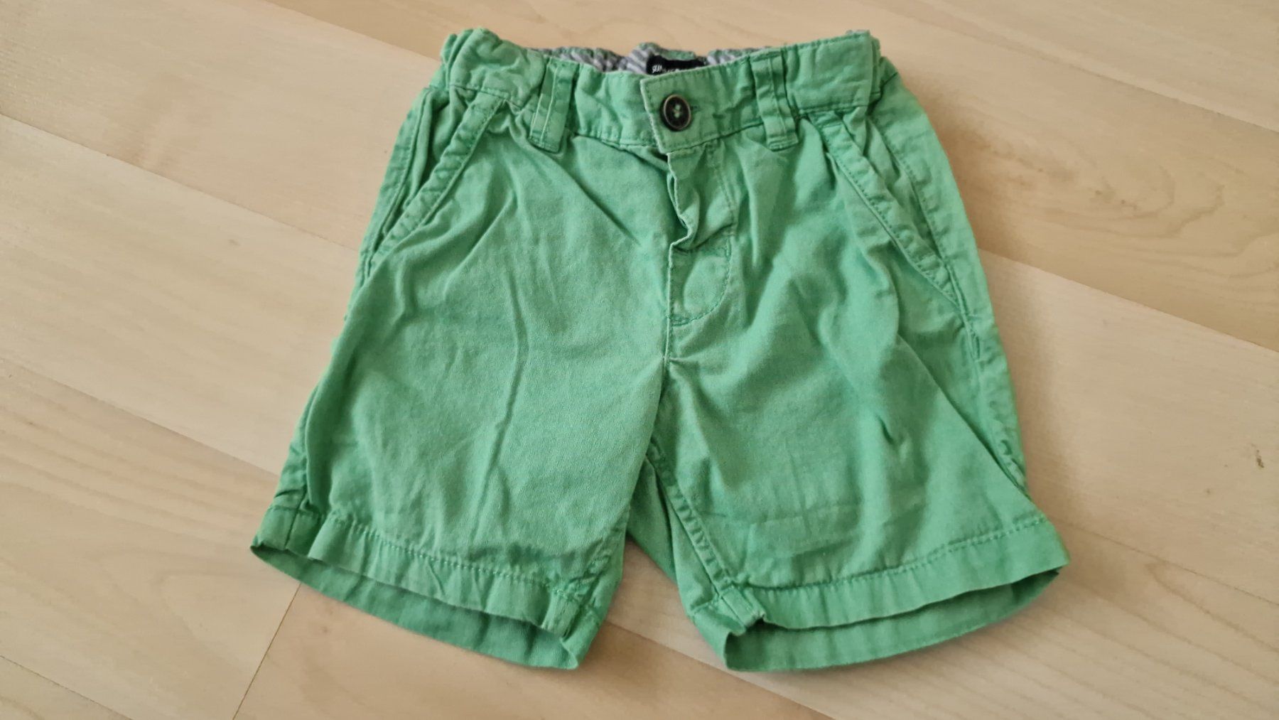 H&M Pantaloni: Hübsche grüne shorts gr74 H&M – Usato da Winterthur venduto da Mmondeo