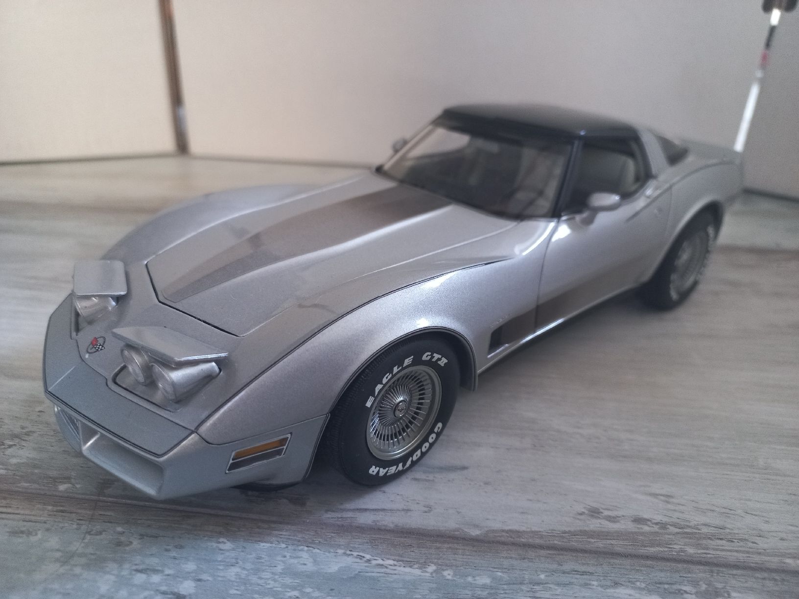 Autoart Modellautos: Chevrolet Corvette C3 1/18 Autoart – Gebraucht aus Attalens von remy_s00 2