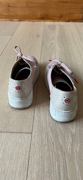 Chaussures femmes: Rosa Sneaker aus Leder Grösse 37 – D'occasion à Maur par Franzifisch 2