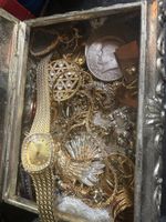 Lot de bijoux fantaisie vintage! Montre et pièces inclus.