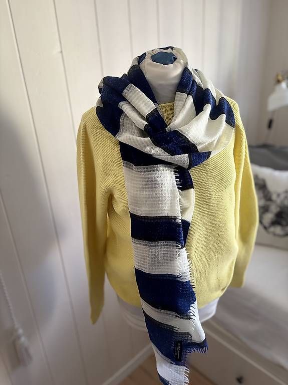 Foulard & Sciarpe: Schal gestreift blau/weiss  leicht & modern – Usato da Hemberg venduto da mel_p76n