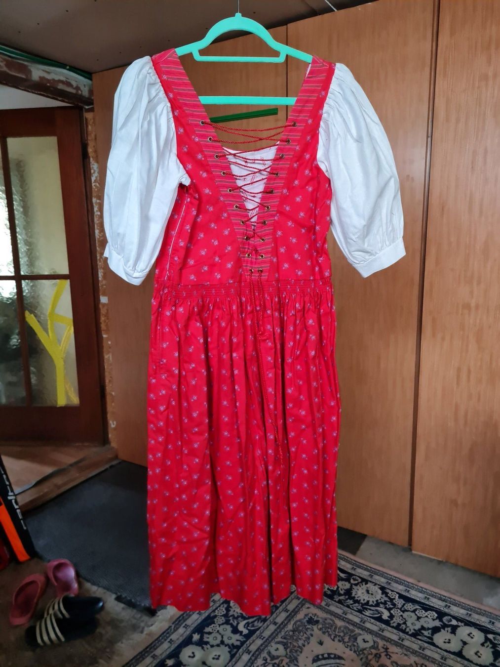 Robes: Dirndl Set , Grösse M – D'occasion à Coeuve par Nelly2 1