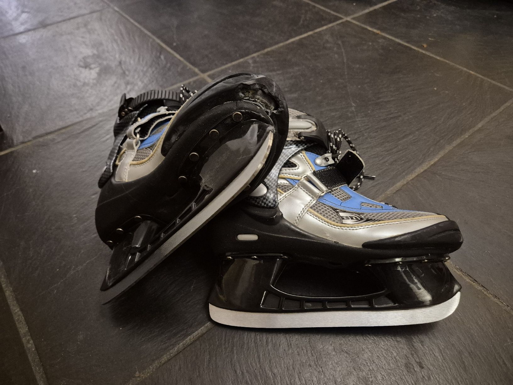Pattini da ghiaccio: Schlittschuhe Grösse 37 – Usato da Ottenbach venduto da Bonski1 3