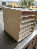 Praktisches Tablarregal ,weiss sehr massiv  ideal für Büro!