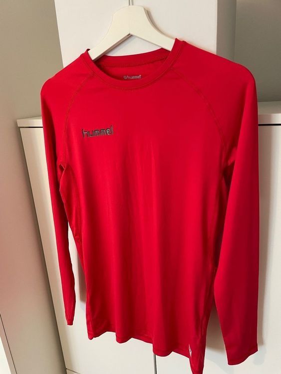 T-shirt: Funktionsshirt Hummel – Usato da Arbon venduto da flowerandfound