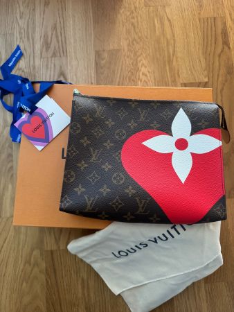Louis Vuitton Game On Toilette Poche 26 Toiletry