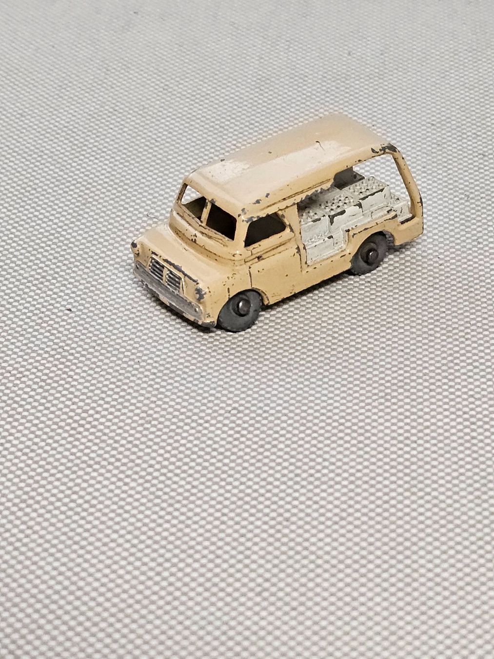 Lesney Modellini d'auto: Lesney Bedfor Milk Van – Usato da Starrkirch-Wil venduto da easygo13