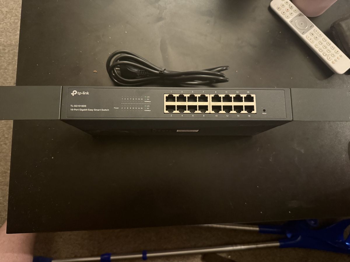 TP-Link Hub & Switch: Gebraucht / TP-Link TL-SG1016DE – Usato da Laupen BE venduto da fab_bl5s 2