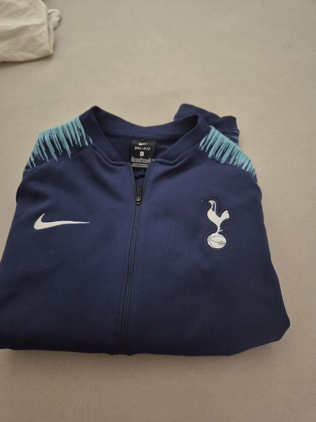 Giacche: Nike Tottenham Hotspur Jacke 2018 – Nuovo (secondo la descrizione) da Beinwil am See venduto da noeliaz14 6