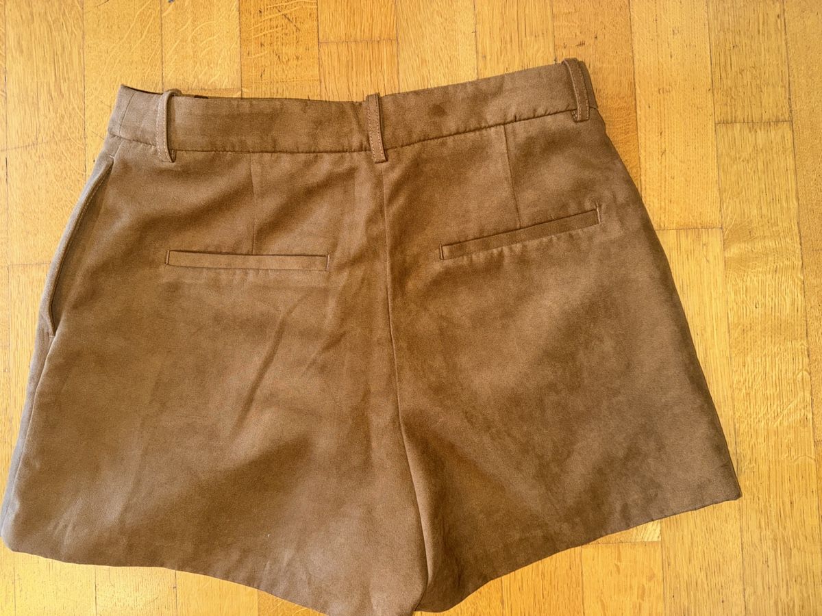 H&M Pantaloni: H&M Shorts - Wildleder Optik – Usato da Zürich venduto da s.o13 2
