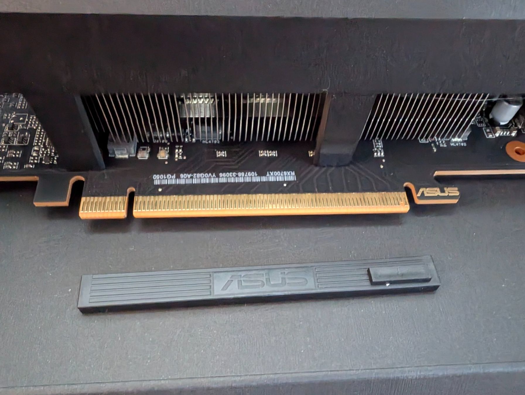 Asus Schede grafiche: ASUS Dual Radeon RX 6700 XT – Usato da Thayngen venduto da bet_2bxd 4