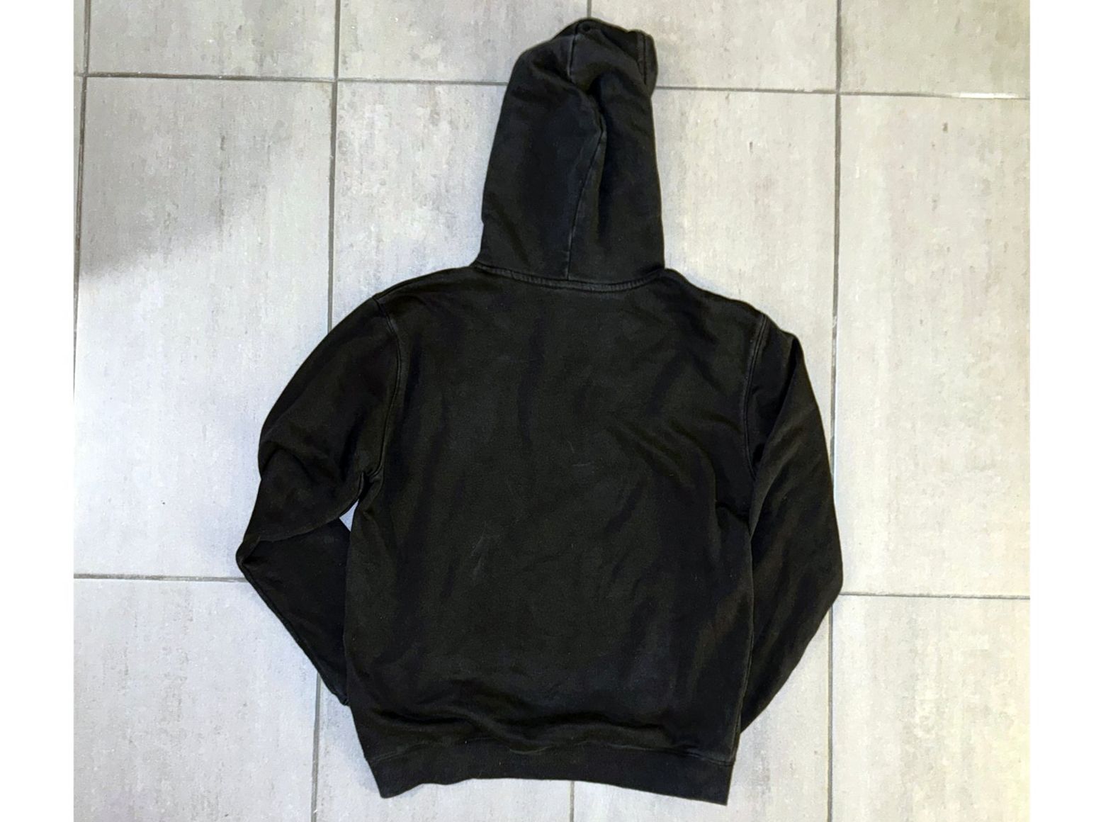 H&M Pullover & Sweatshirts: Kapuzenpullover schwarz von H&M – Gebraucht aus Bern von Hepp 1