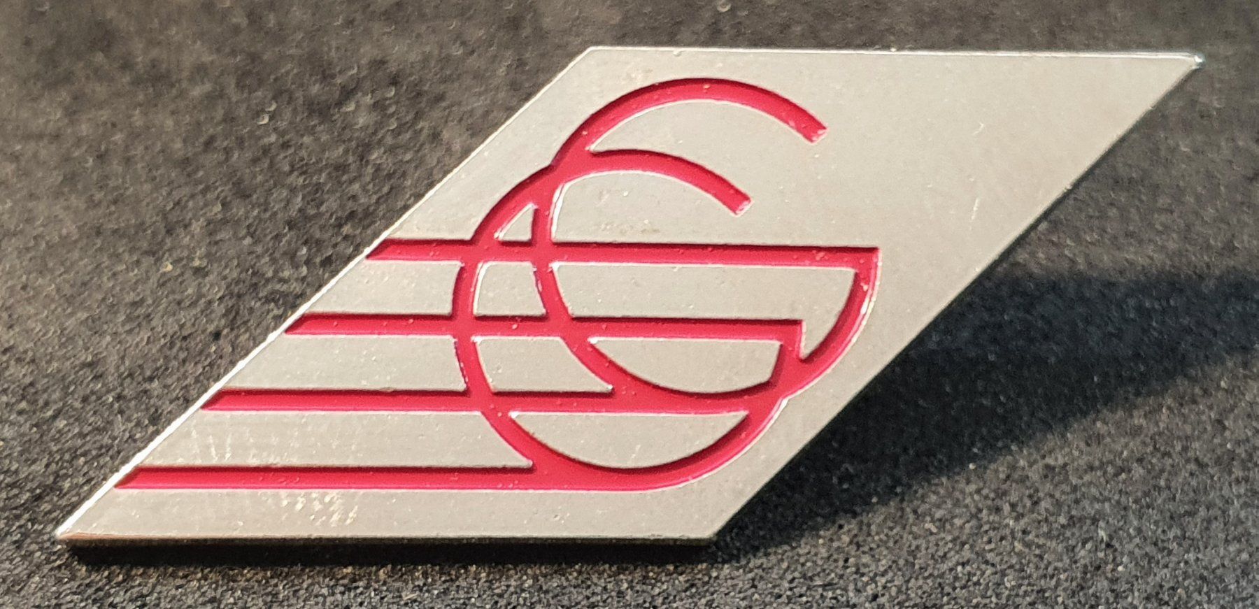 Placchette & Badge: BB999 - Pin G G - Logo Emblem??? – Usato da Reinach BL venduto da Boston-Verkauf