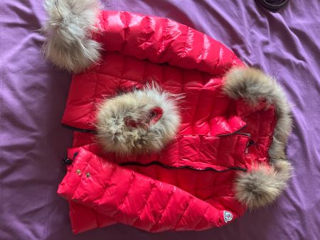 Moncler Daunenjacke Gr. 2, rot mit Pelz, Top Zustand!