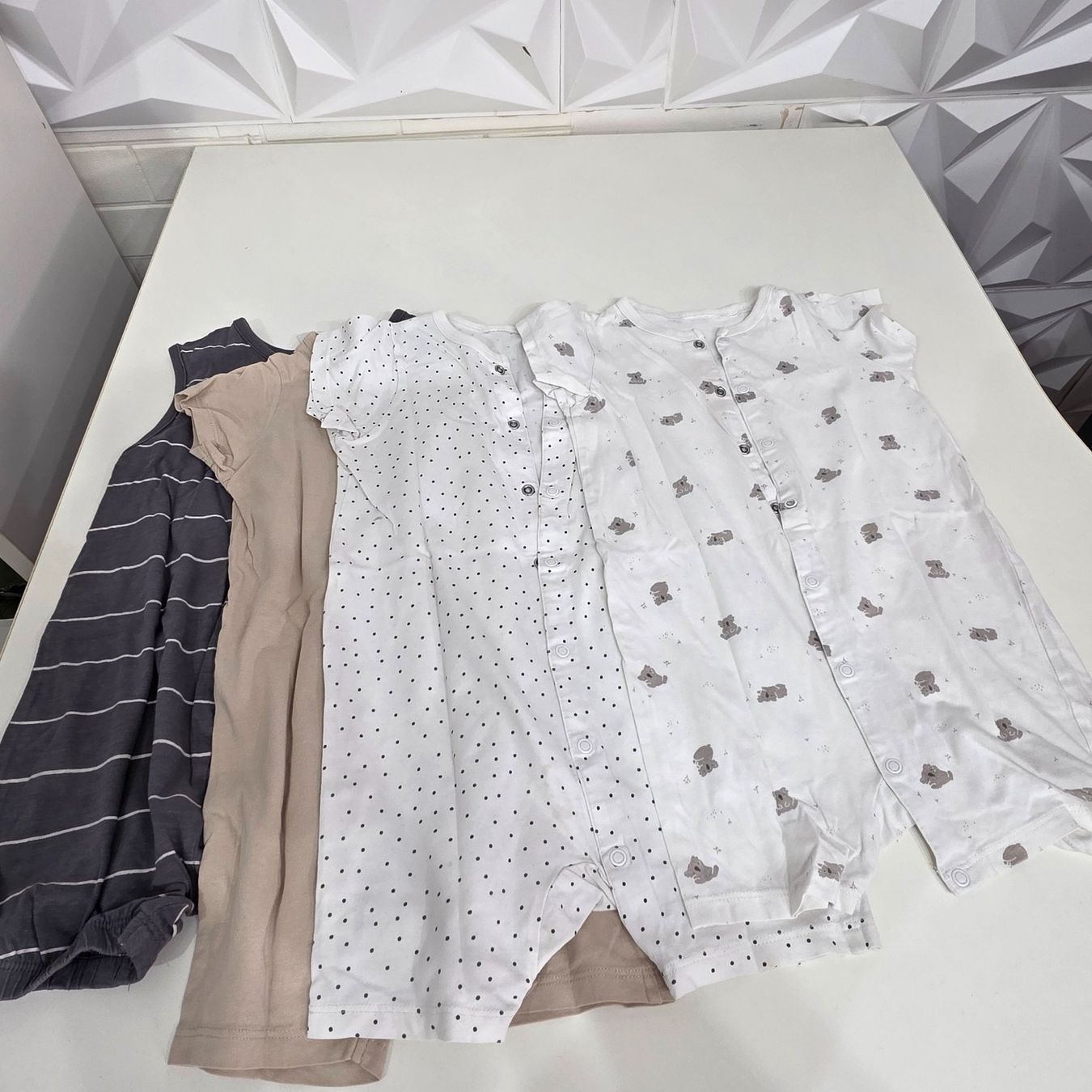 Lotti di vestiti: 4 teilig Kleider Pyjama Baby Grösse 92 – Usato da Scherzingen venduto da Benjanil