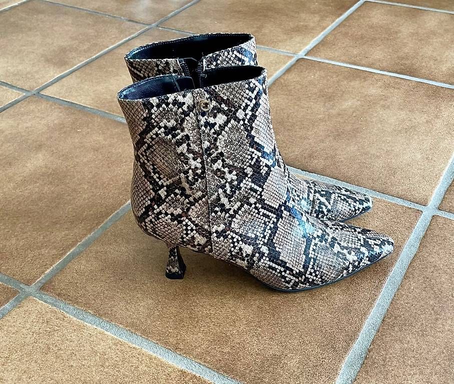 Scarpe da donna: Neue Stiefelette von Gaudi – Usato da Gerlafingen venduto da Flavia9
