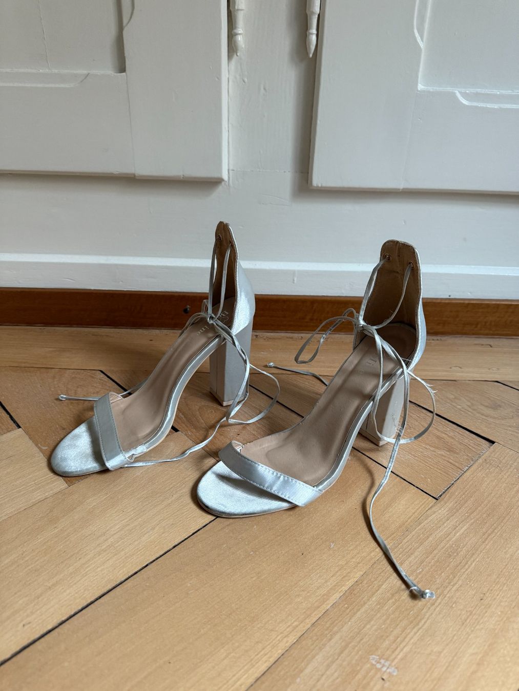 Scarpe da donna: BE MINE - High Heels Sandale silbern 39 – Usato da Zürich venduto da Diazaio
