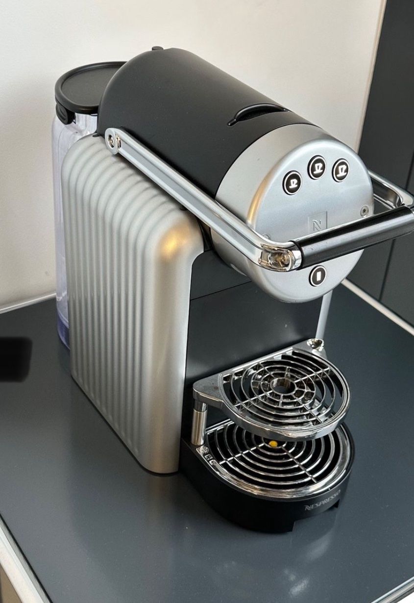 Nespresso Macchine per caffè & Macchine per espresso: Machine Nespresso Zenius – Usato da Sursee venduto da Alyel
