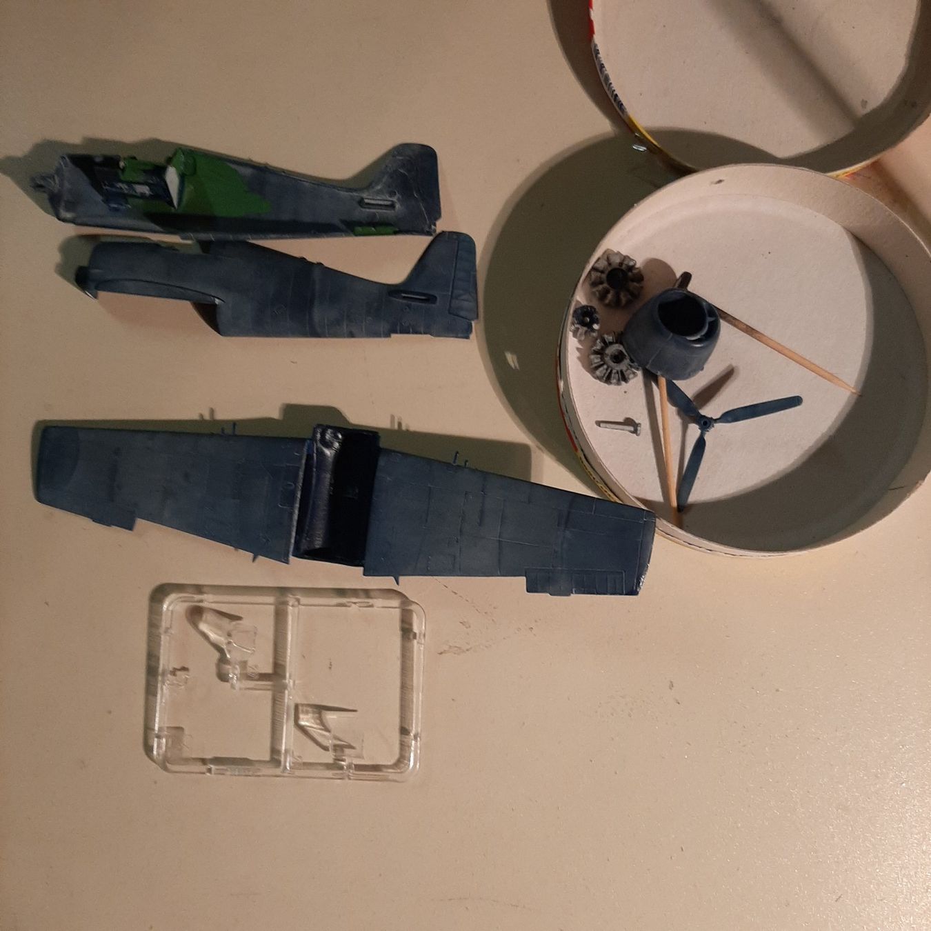 Revell Modellbausätze & Standmodelle: 2158a ... Grumman F6F-5 Hellcat ... Revell 04140 – Gebraucht aus Bonstetten von Benibanny59 3