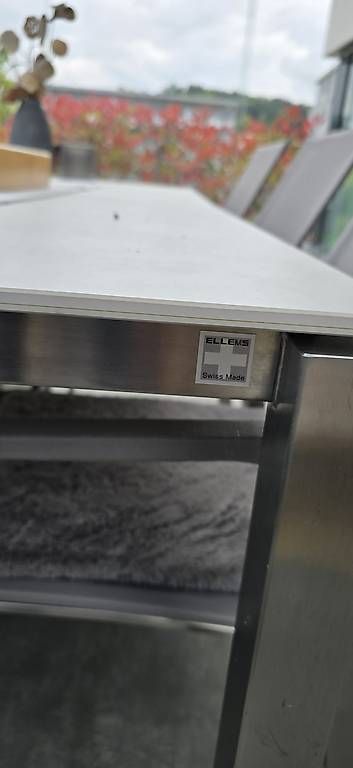 Griglie: Garten Tisch mit integrierten 2 zone Grill – Usato da Herisau venduto da alex301178 3