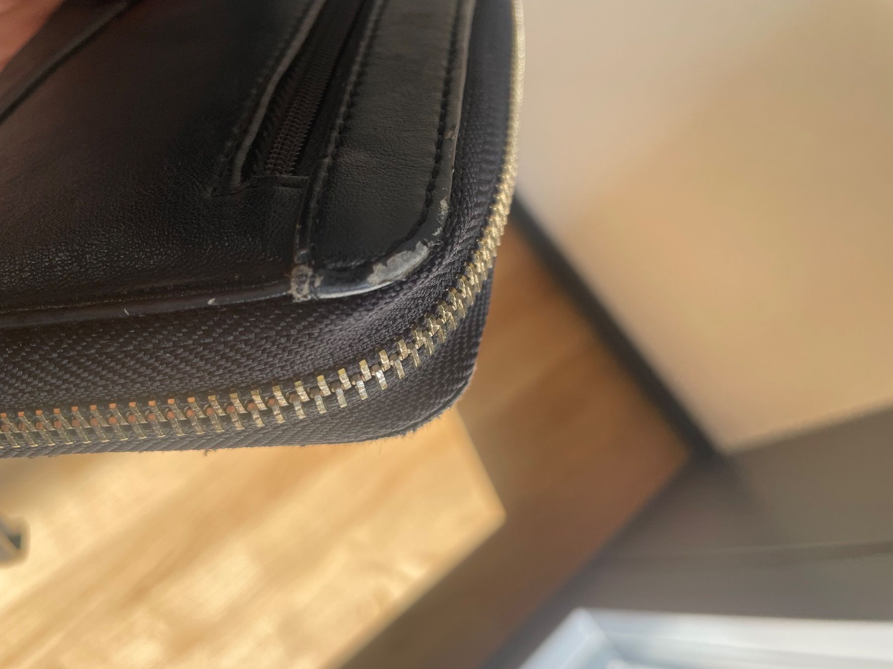 Guess Portamonete: Schwarzes Guess Portemonnaie – Usato da Uster venduto da -_Loris_- 3