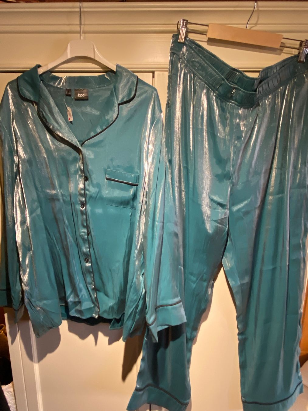 Negligees & Pigiami: DAMEN PYJAMA SET,SEIDENGLANZ TÜRKIS – Nuovo (secondo la descrizione) da Meienried venduto da ManuelaBoutique