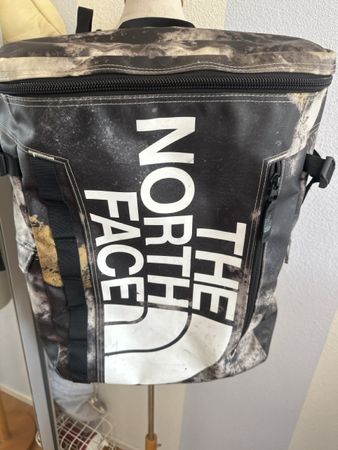 The North Face Fuse Box 30 L White Slash