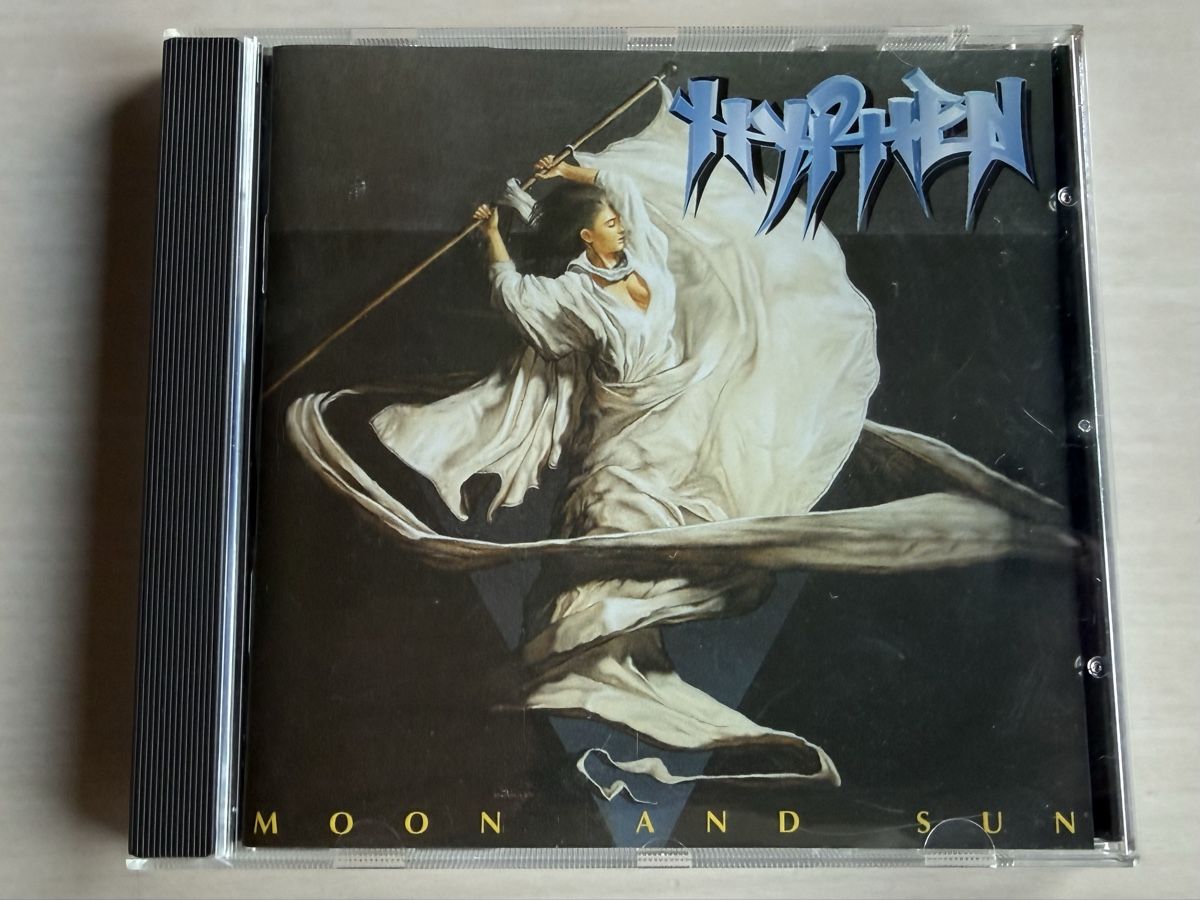 CD: CD Hyphen Moon and Sun Rock Metal 1995  – Usato da Oberried Brienz venduto da Chyara