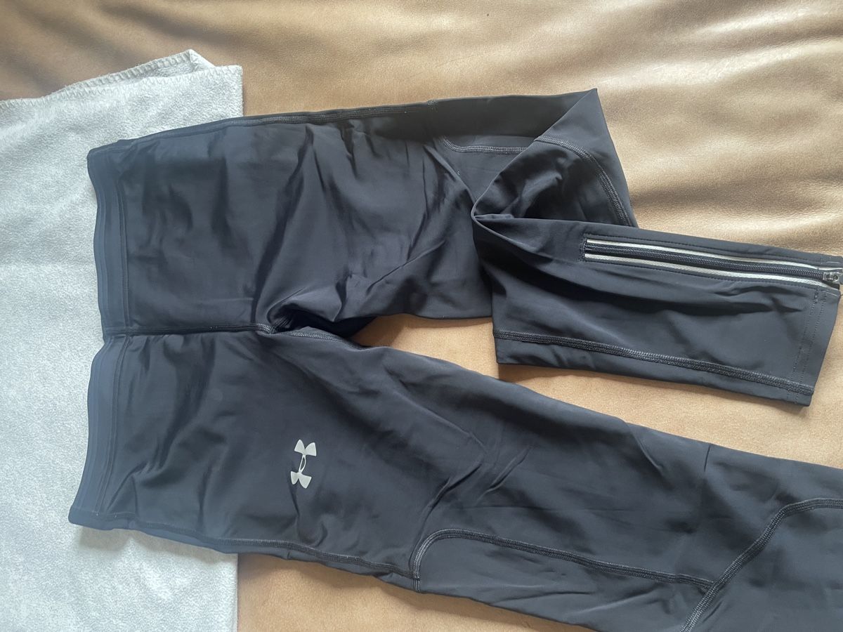 Under Armour Pantaloni: UnderArmour HeatGear Jogging Hose / Compression Tight – Usato da Winden venduto da gini_bini