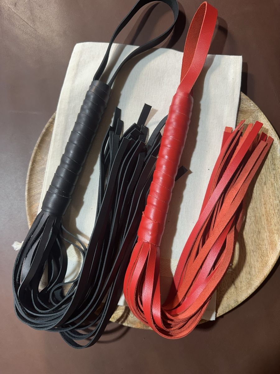 Altro in Accessori per animali: Handgefertigter Leder-Flogger – Nuovo e nell'imballaggio originale da Mettmenstetten venduto da vad_57p2