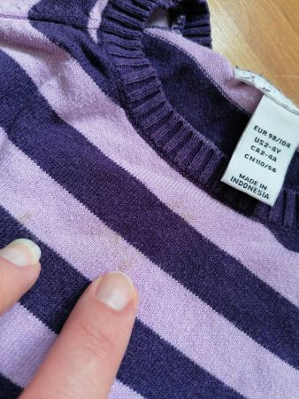 Long-Strickshirt Gr. 98 / 104 mit Flecken