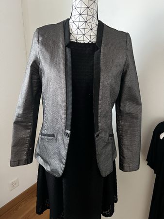 Veste chic argentée, parfaite pour les fêtes! Taille S