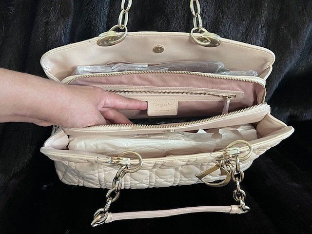 Dior Taschen für Damen: Dior Rose Leder Schultertasche – Gebraucht aus Schlieren von Fangolf 2