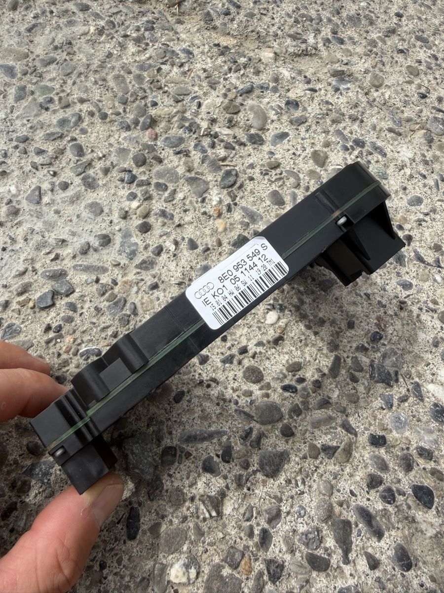 Audi Tutti pezzi di ricambio auto: Audi A4 B6 8E Lenksäulensteuergerät 8E0953549S Bordcomputer – Usato da Abtwil AG venduto da flo_jp6f 4
