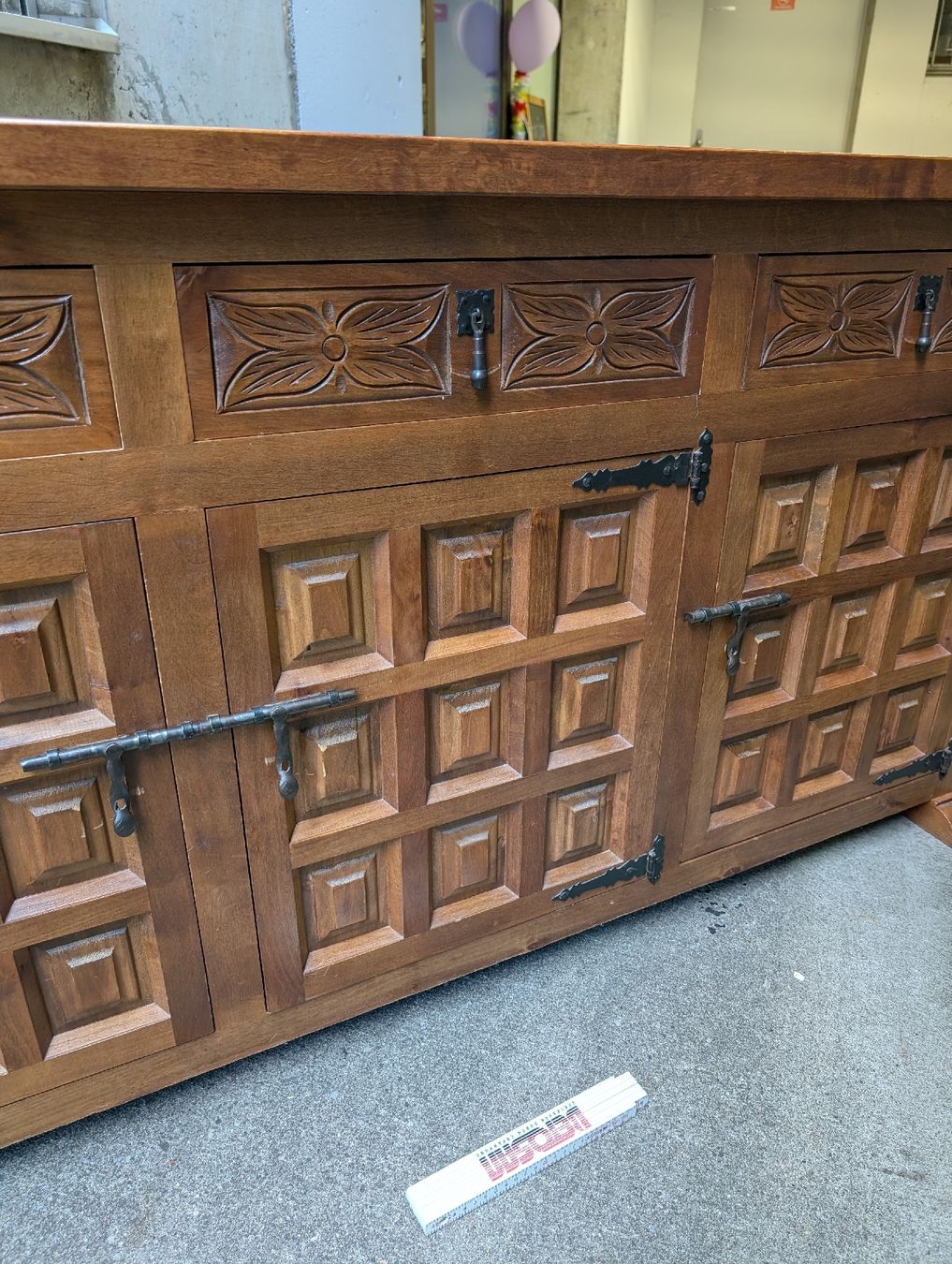 Kommoden: Spanisches Sideboard/Kommode/Buffet, Holz mit Schnitzereien – Gebraucht aus Fislisbach von HurtiBrocki 5