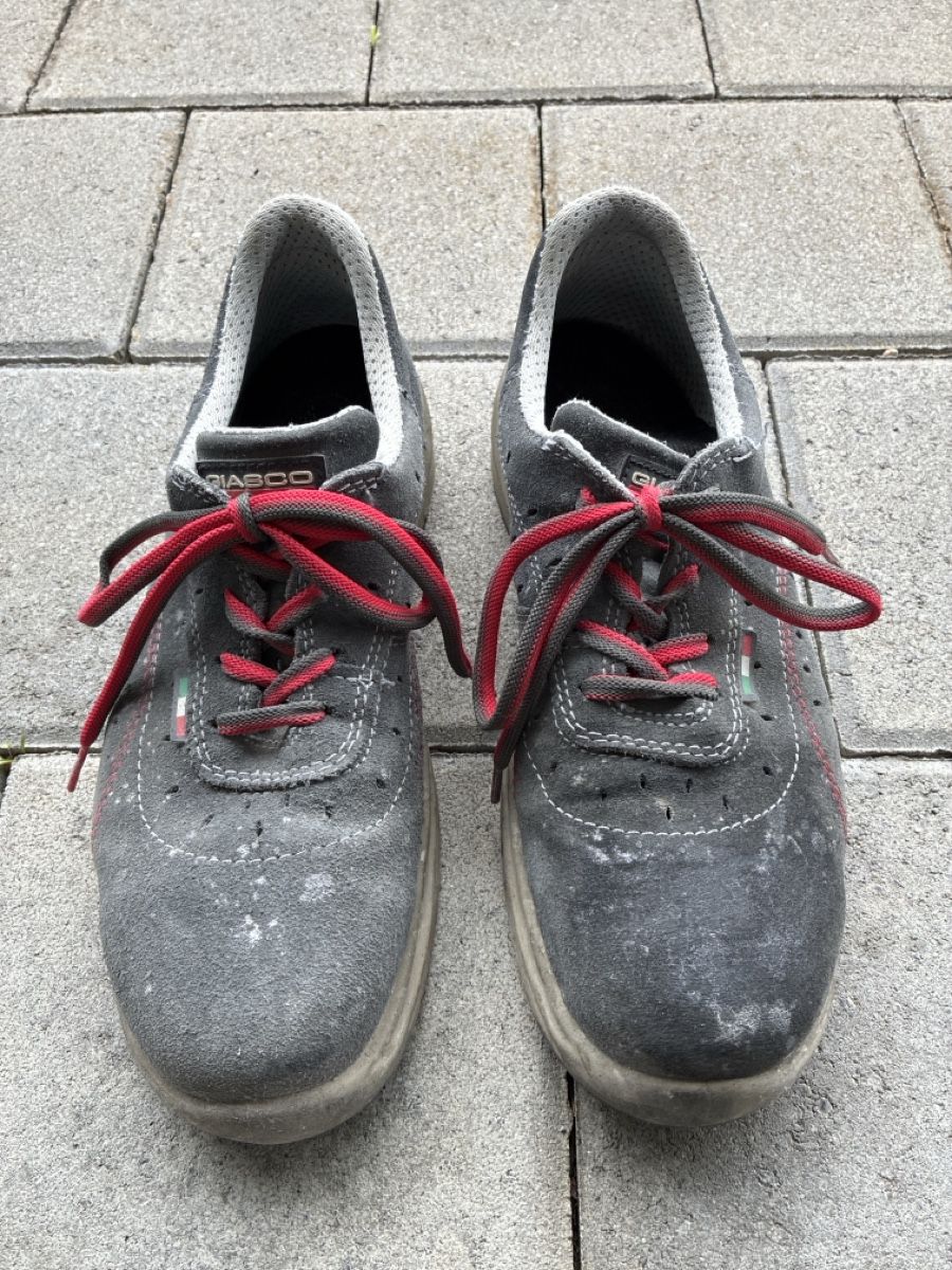 Scarpe da uomo: Sicherheitsschuhe mit Stahlkappe Gr. 41 – Usato da Horgen venduto da Tootall