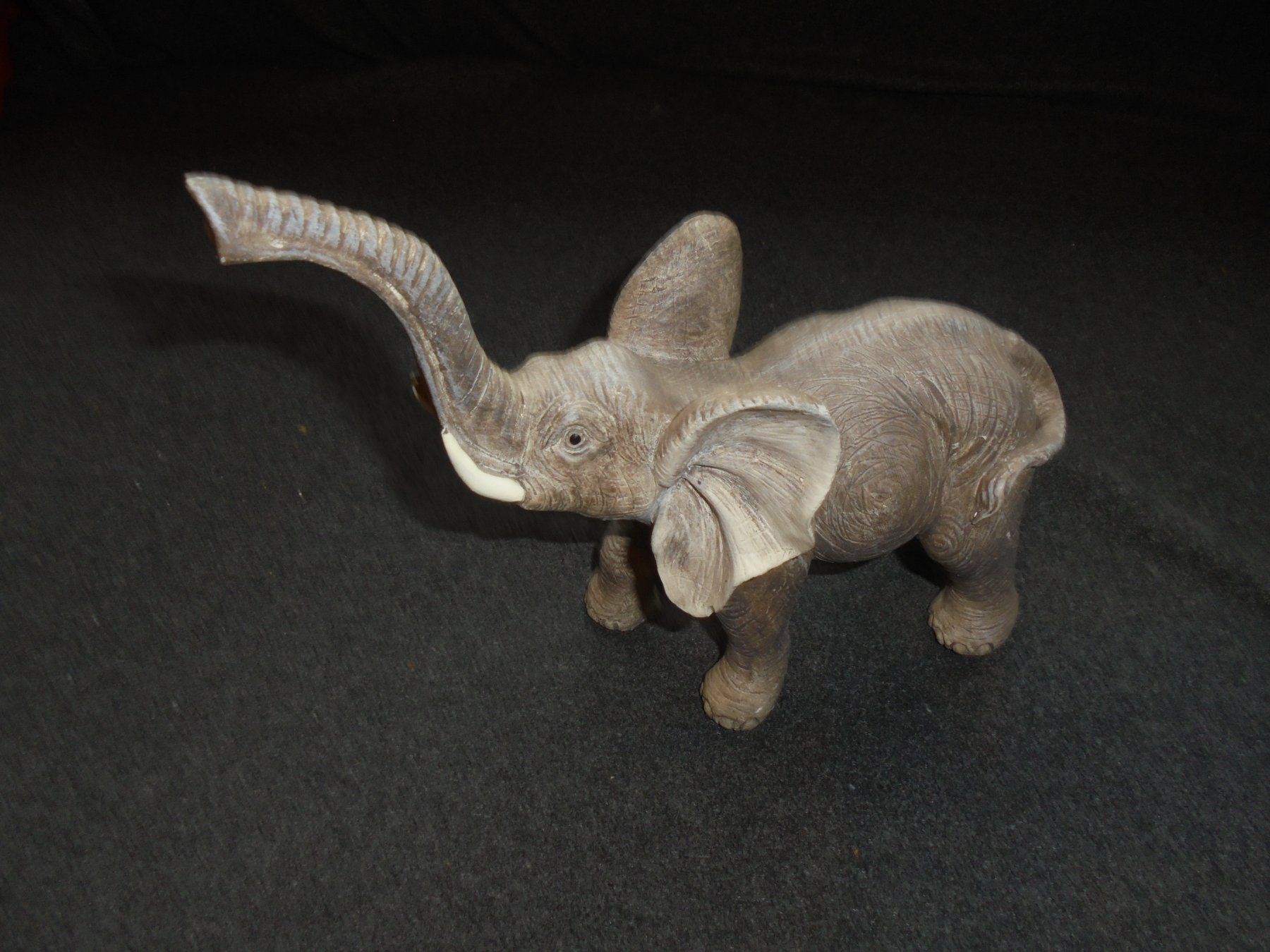 Figuren: 2x Elefant sitzender und stehender – Gebraucht aus Rüschegg-Heubach von Ofen111 5
