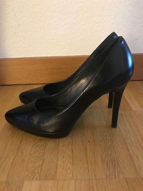 Stuart Weitzman Scarpe da donna: STUART WEIZMAN Pumps schwarz Grösse 38 – Usato da Zürich venduto da Minixxs