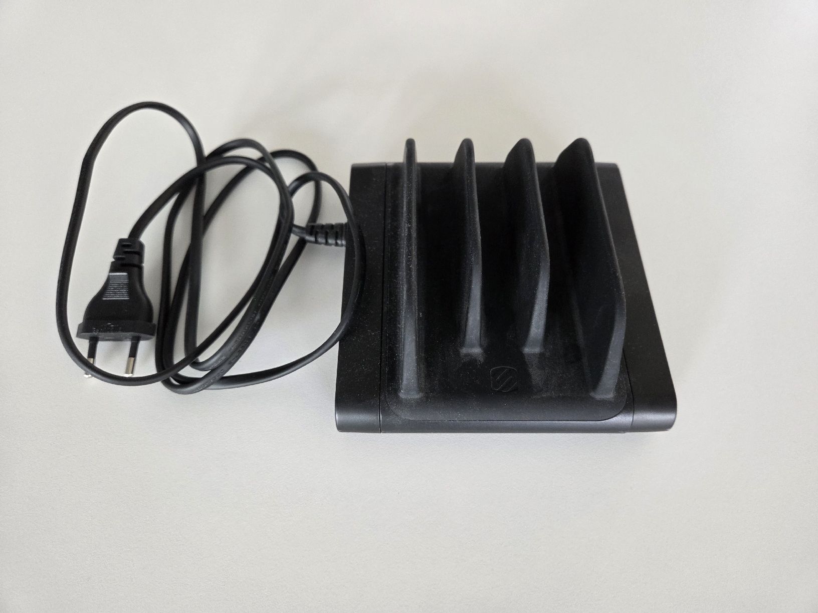Docking station: Multi-Ladestation BLMD 100-240VAC 2.5A – Usato da Elgg venduto da Fufu28