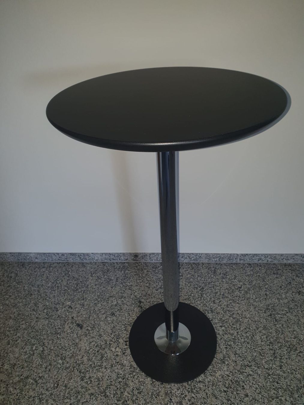 Tables: Moderner Stehtisch in Schwarz & Chrom – D'occasion à Frauenfeld par GinaS7