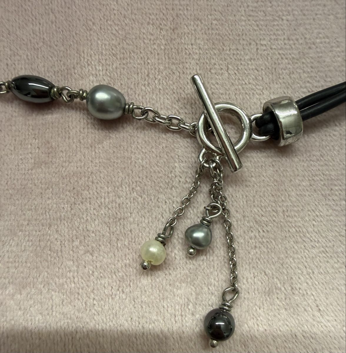 Catenine: Jenny Lane Kautschuk Collier mit Perlen – Nuovo (secondo la descrizione) da Lyss venduto da Sibella56 1