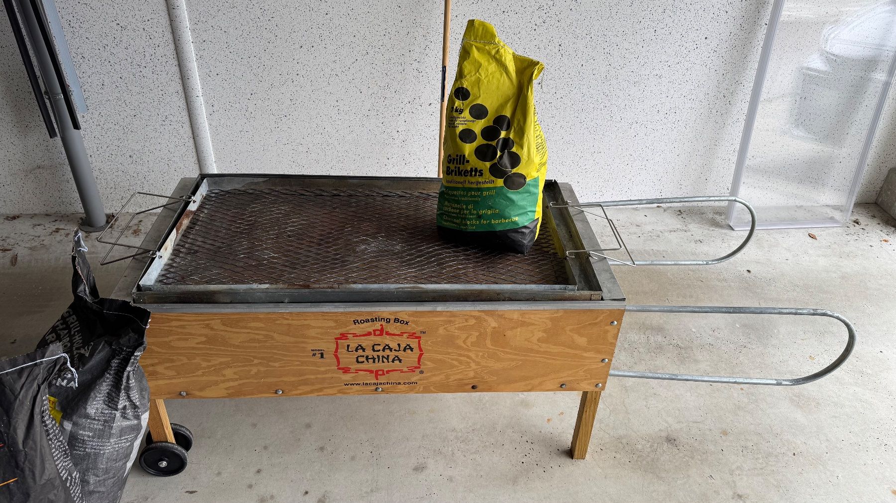 Grills: Für knusprige Spanferkel: BARBECUE GRILL BOX – Gebraucht aus Rietheim von Saxempire